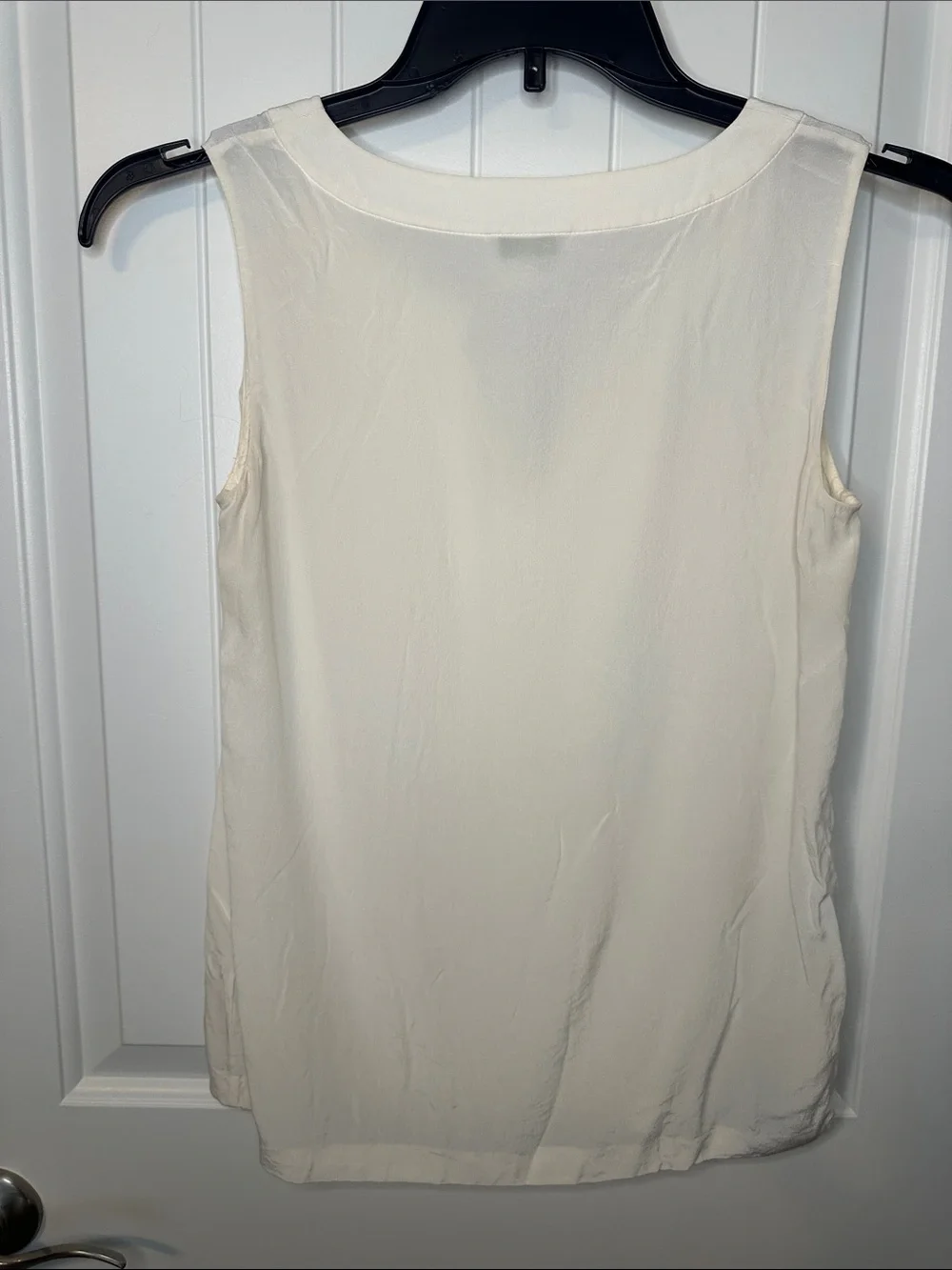 kate spade 100% silk Cream V-Notch Pleated Sleeveless Top unlined
